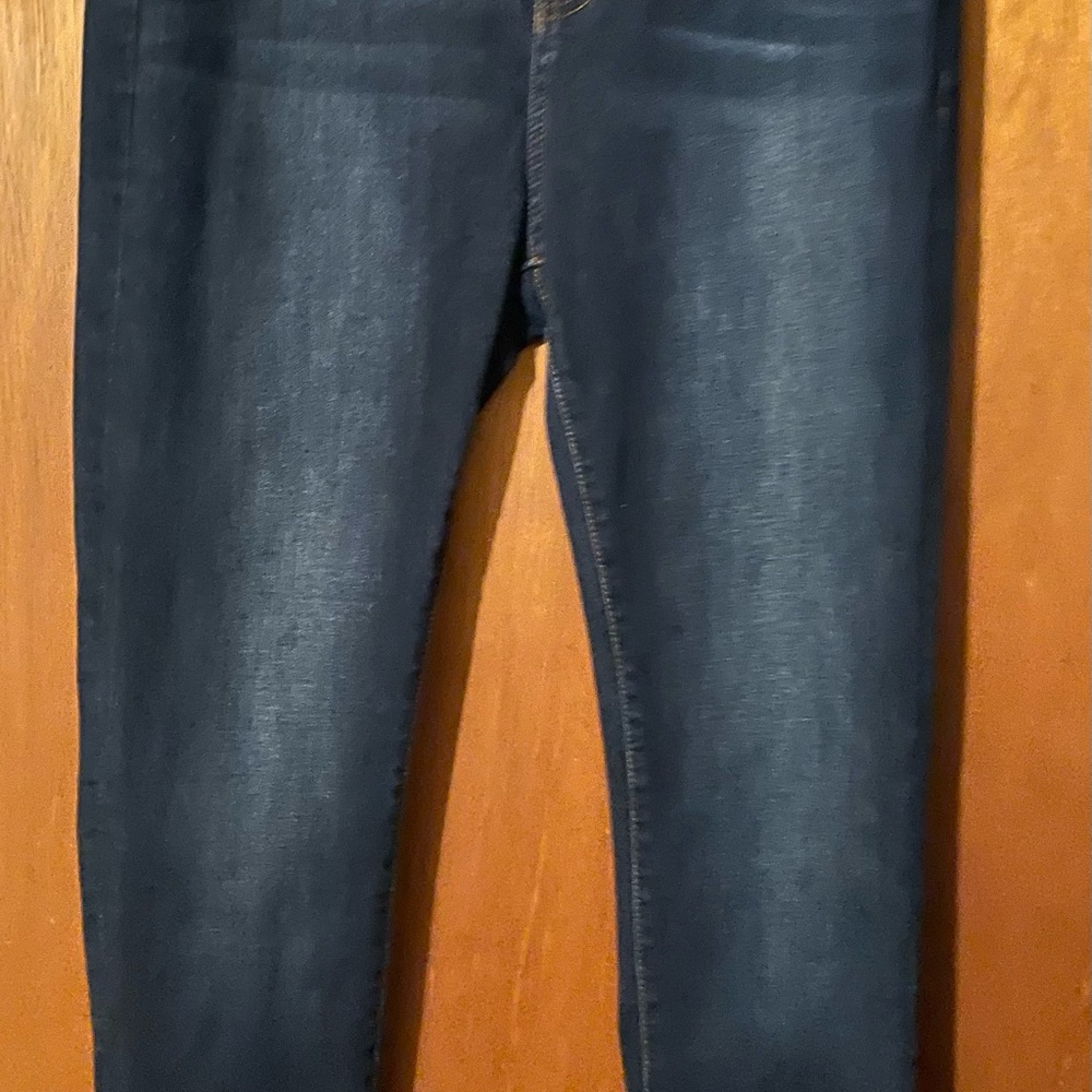Classic Blue Skinny Jeans with Subtle Fading